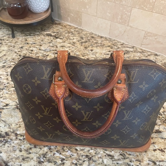 Louis Vuitton AUTHENTIC Alma bag. Monogram canvas. - Picture 2 of 16